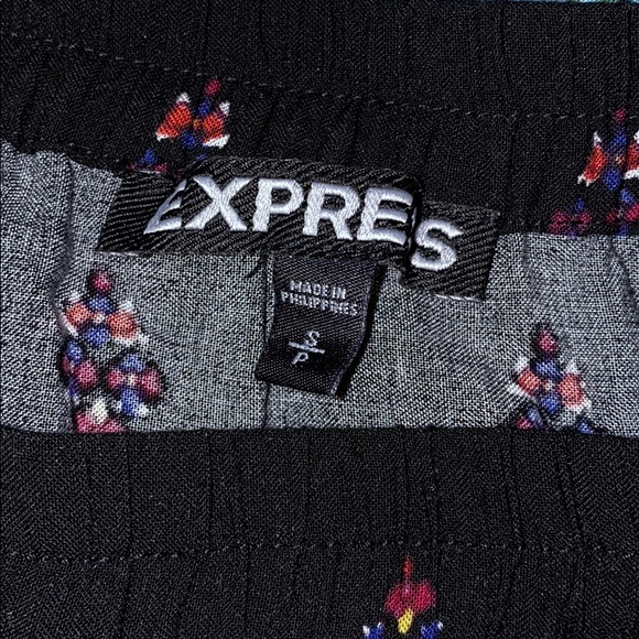 Form fitting yet Flowy high low skirt - Picture 5 of 5